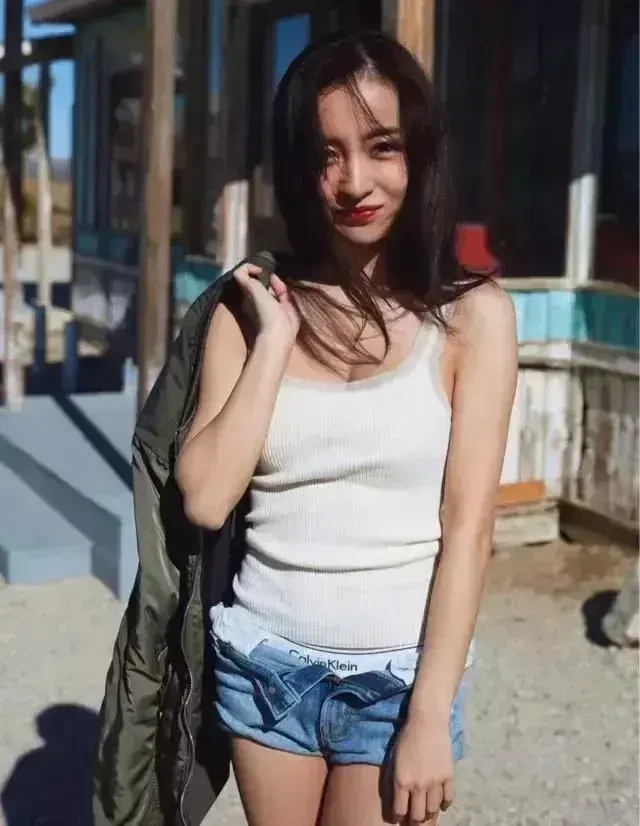 宅男们最喜欢的虎牙女神：板野友美高清图集|蜜壶屋